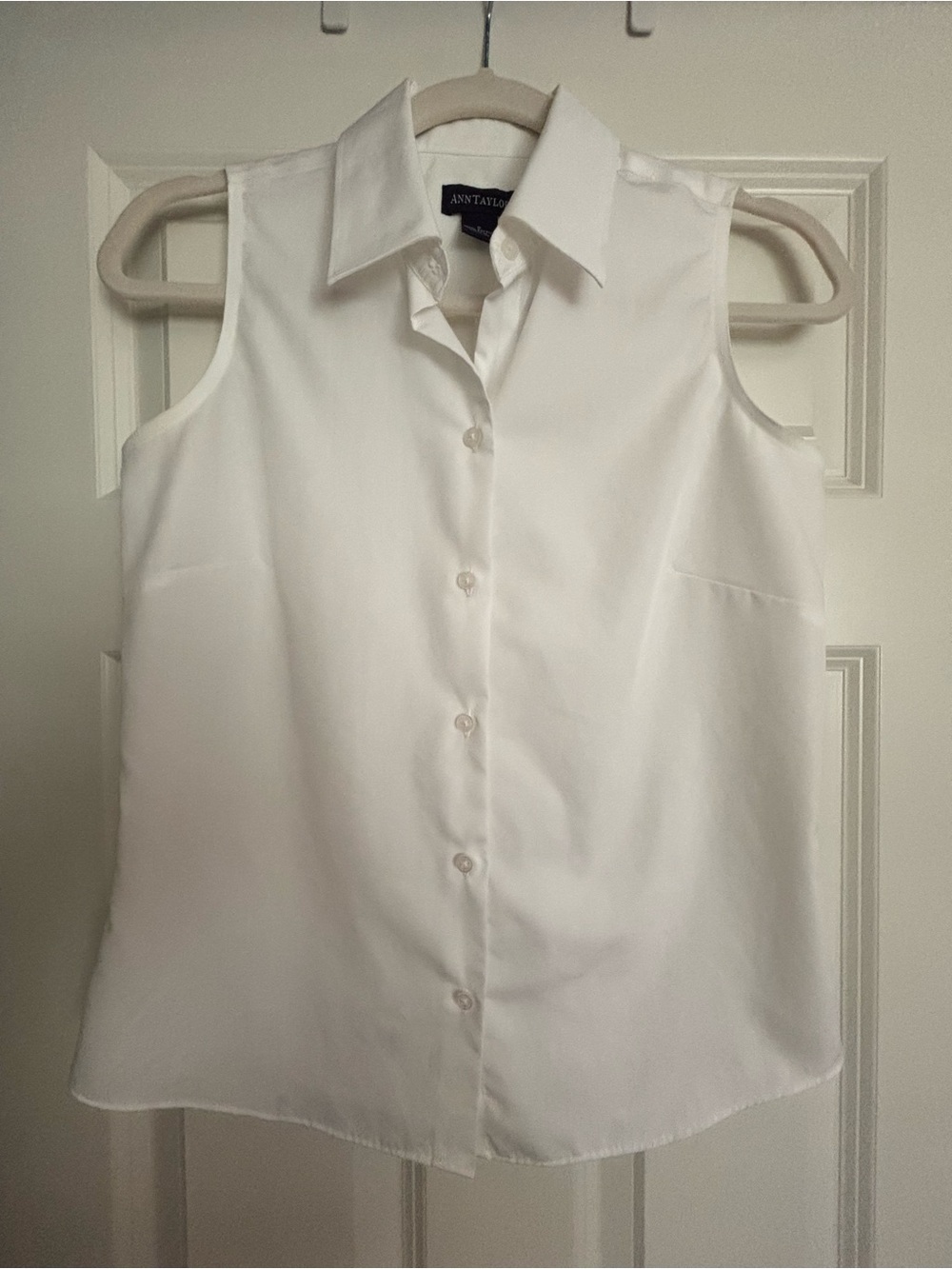 Ann Taylor White Sleeveless Button-Front Collared Top